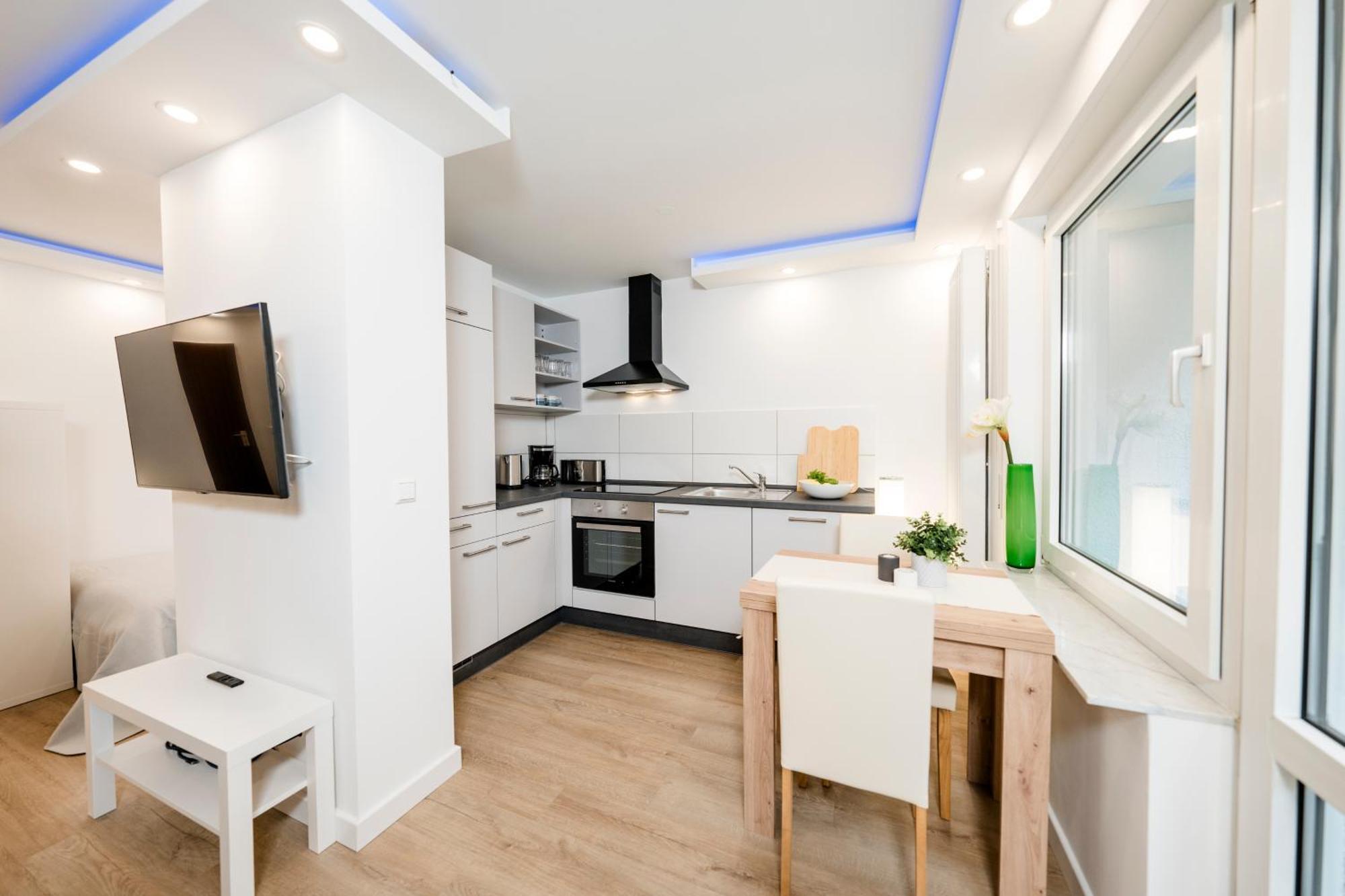 Bellabene Modernes Studio Apartment In Zentraler Lage Mit Terrasse, Parkplatz, Smarttv Πφορτζχάιμ Εξωτερικό φωτογραφία